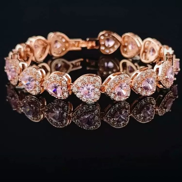 Elegant Rose Gold Heart Bracelet - Picture 3 of 4